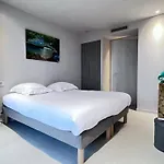 La Mer Breathtaking Sea View Luxurious Design Apartment